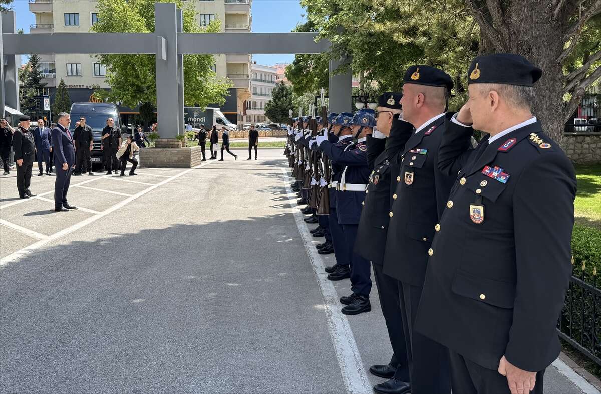 Bakan Çiftçi baba ocağı Konya’da! Emniyet ve jandarma personeliyle bayramlaştı 4